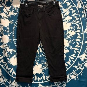 Signature Women's Cropped Black Jeans